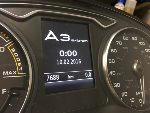 AUDI E-TRON HYBRID Tacho 8V0920972G